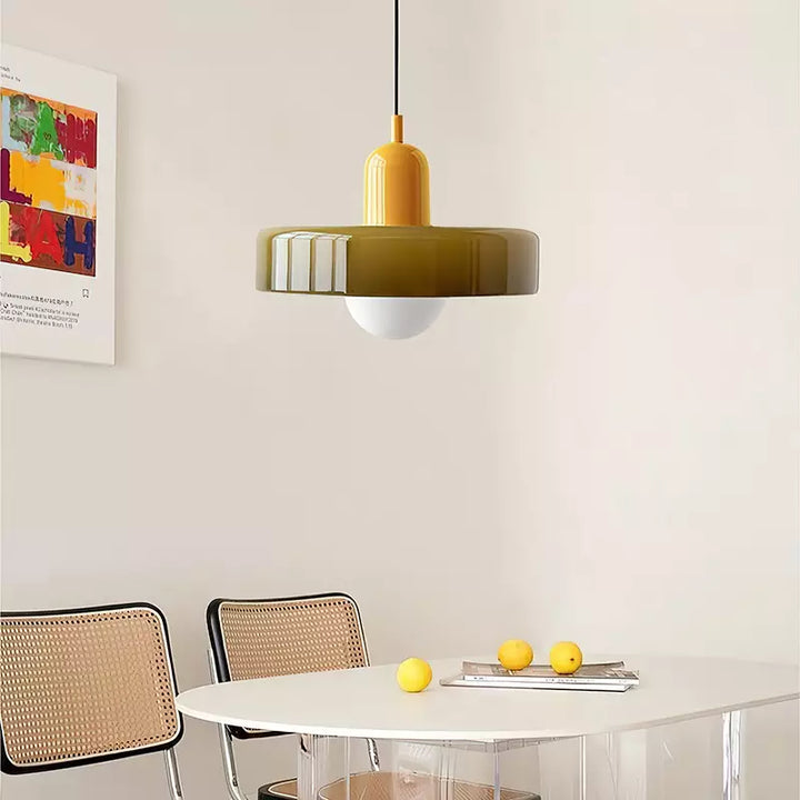 Design hanglamp, kleurrijk glas, Bauhaus stijl, sfeervolle verlichting voor elke ruimte.