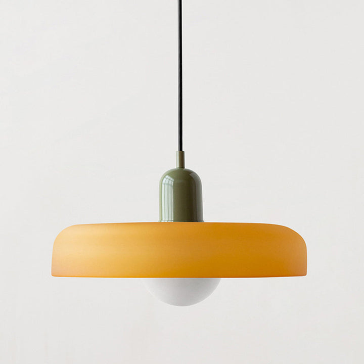Moderne hanglamp, kleurrijk glas, Bauhaus stijl, voor warme en sfeervolle verlichting.