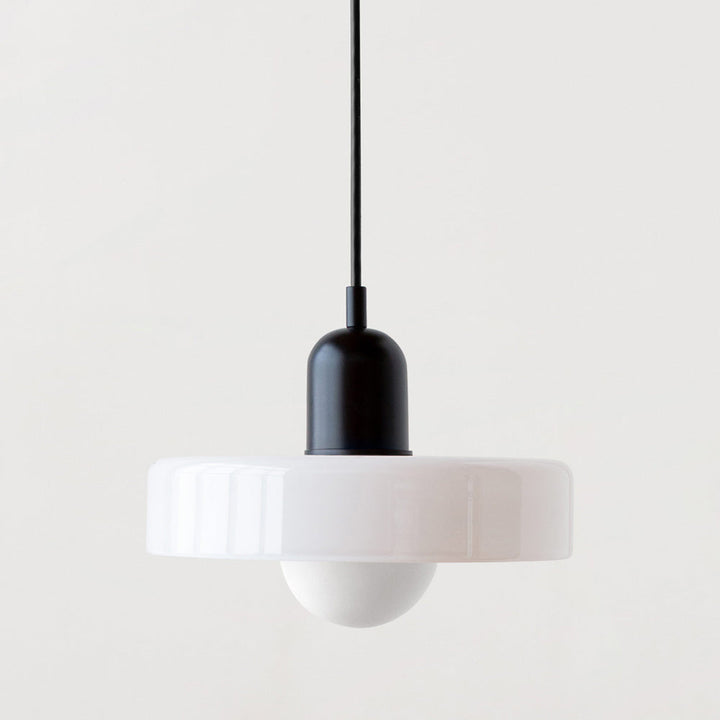 Glazen hanglamp, kleurrijk Bauhaus design, perfect als eetkamerlamp met sfeerverlichting.