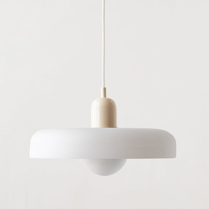 Glazen hanglamp in Bauhaus design, kleurrijk, voor warme sfeerverlichting in uw woonkamer.