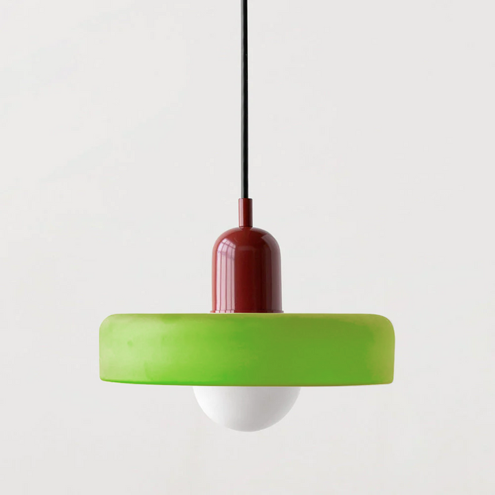 Moderne hanglamp, kleurrijk glas, Bauhaus stijl, sfeervolle verlichting, interieur upgrade.