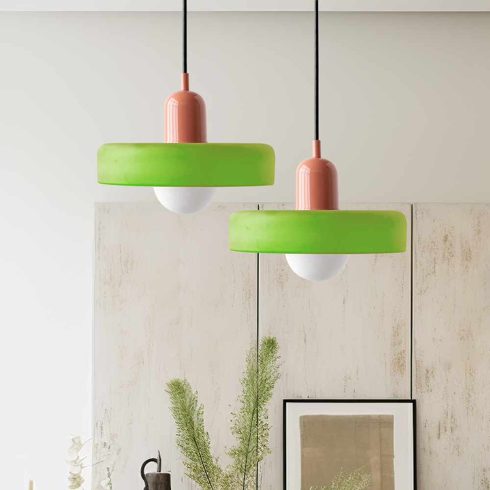 Bauhaus design hanglamp, kleurrijk glas, sfeervolle verlichting, voor een stijlvolle touch.