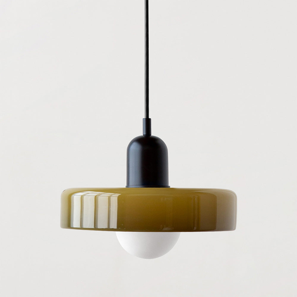 Kleurrijke hanglamp in Bauhaus stijl, glazen design verlichting voor eet- of woonkamer.