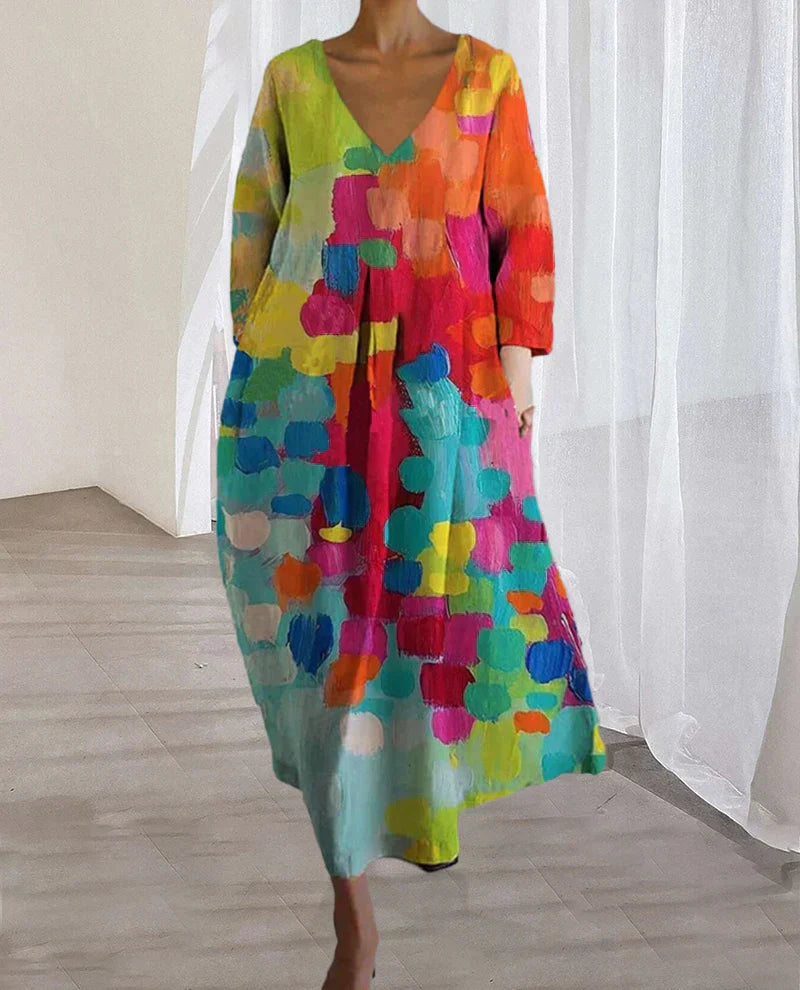 Elegante damesjurk met levendige print en V-hals, ideaal als zomer- of strandjurk. Comfortabele pasvorm, damesmode.
