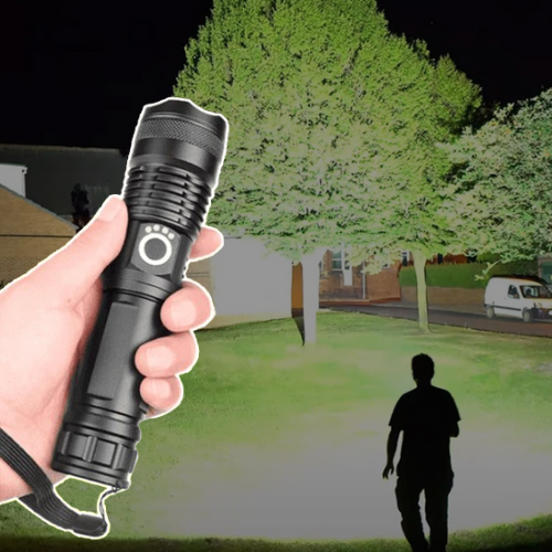 Krachtige LED zaklamp XHP50.2 met 90.000 lumen, ideaal voor buitenactiviteiten en survival.