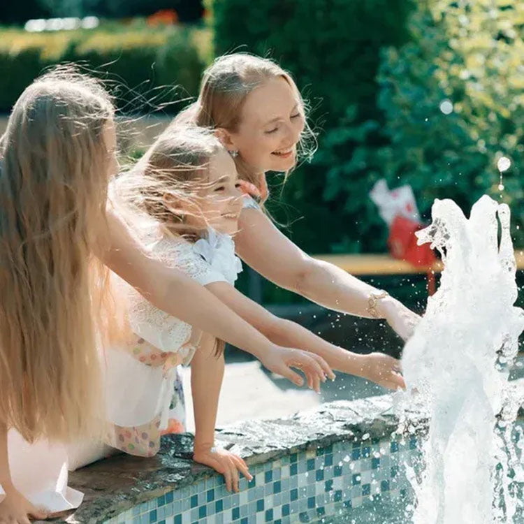 Compacte waterpomp voor tuinfontein, transformeert elke vijver in een rustgevend waterornament.