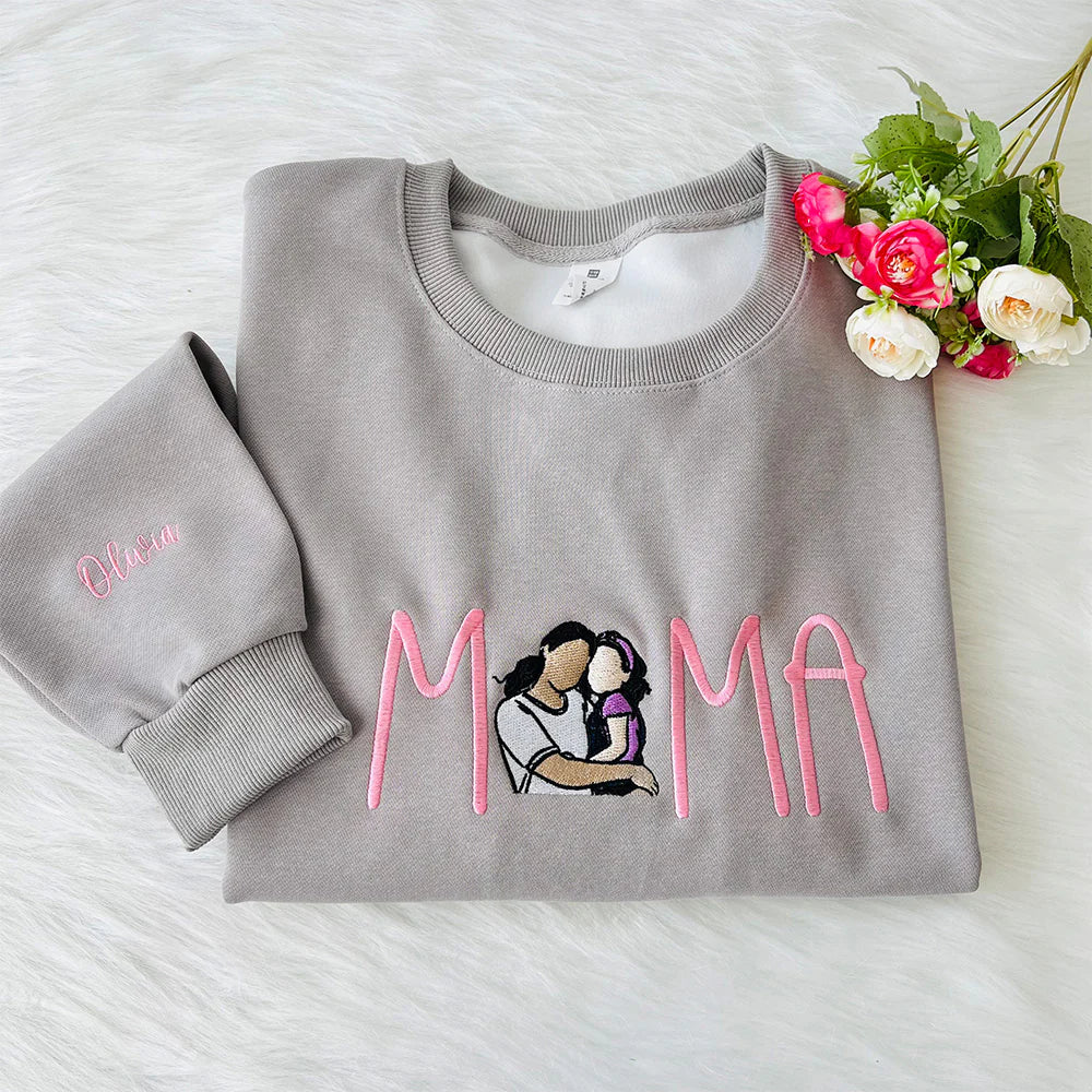 Gepersonaliseerd grijs sweatshirt met geborduurd portret en naam op de mouw