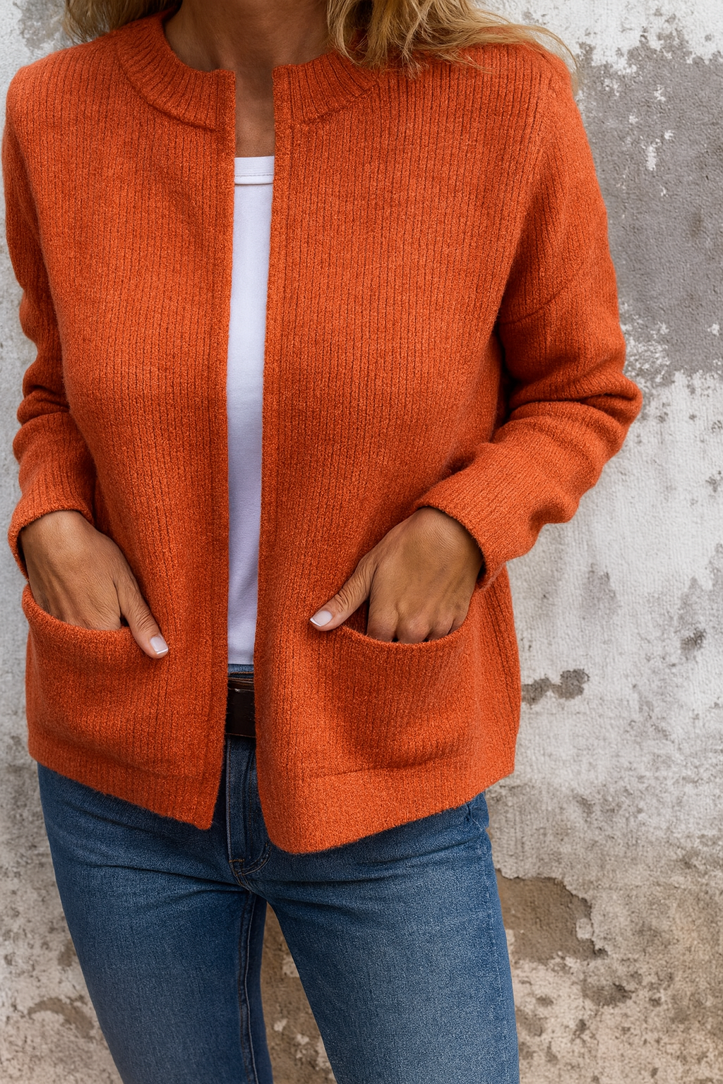 Detailopname van het comfortabele dames vest met rits, benadrukt de zachte stof en afwerking.