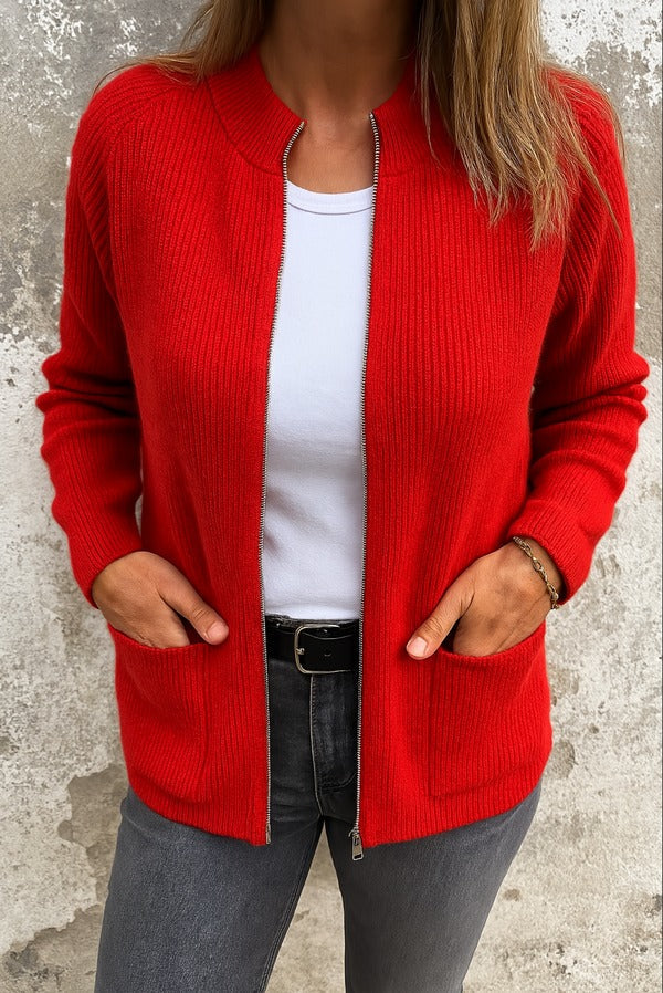 Veelzijdig dames vest met rits, makkelijk over een blouse of top te dragen als laagjes kleding.