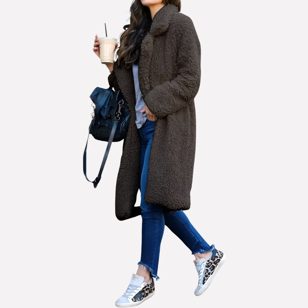 Modieuze lange teddyjas voor dames. Deze trendy winterjas is de perfecte bovenkleding voor een stijlvolle en warme outfit.