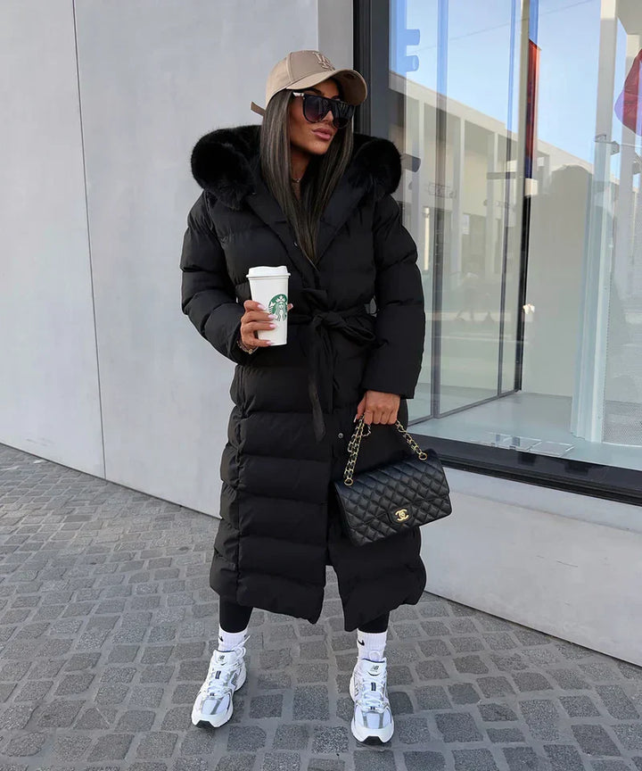 Lange gewatteerde dames winterjas met faux fur kraag, premium isolatie en zakken, in zwart of beige, voor stijl en comfort.