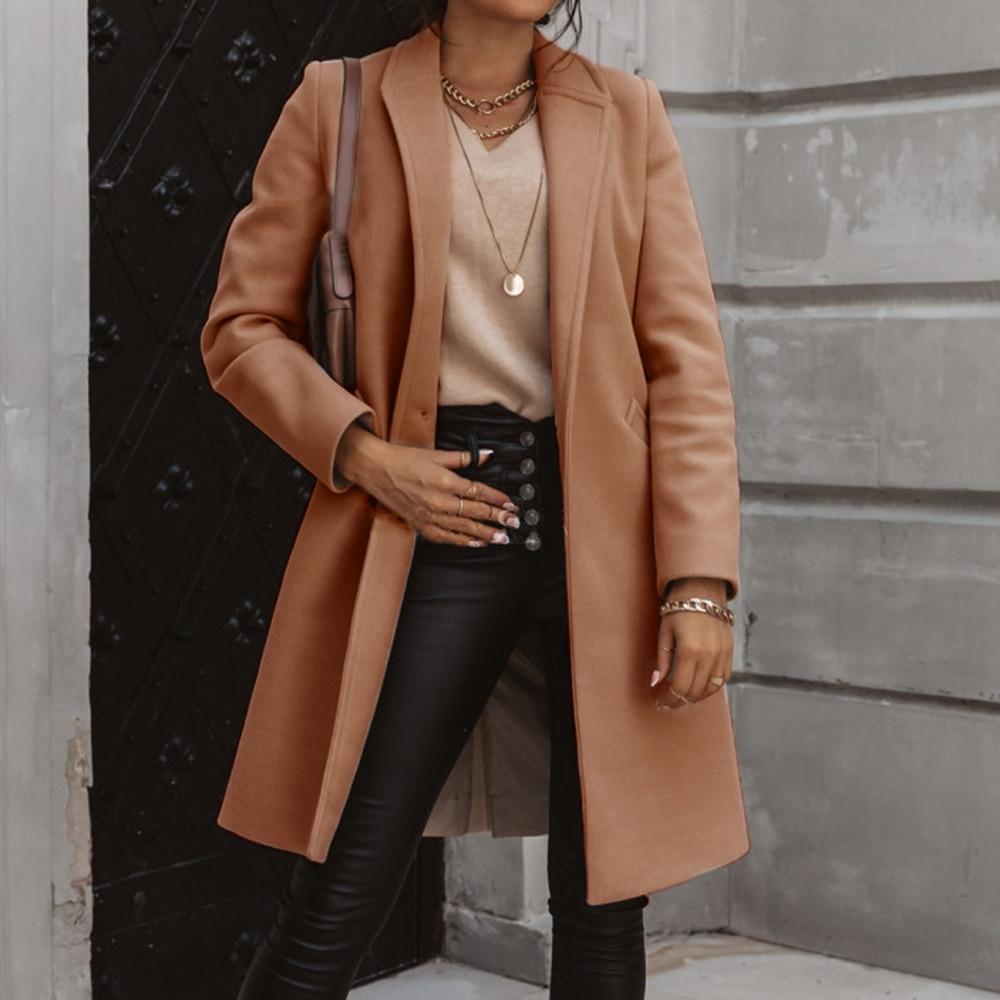 Stijlvolle lange kasjmier damesjas, perfect als warme winter outerwear. Tijdloze vrouwenmode.