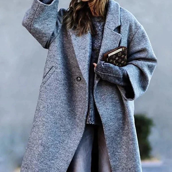 Lange, warme Calista dames winterjas, stijlvol en essentieel voor koude winterdagen en outdoor kleding.