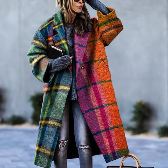 Warme Calista dames winterjas met comfortabele voering en hoge kraag, beschermt tegen de winterkou.