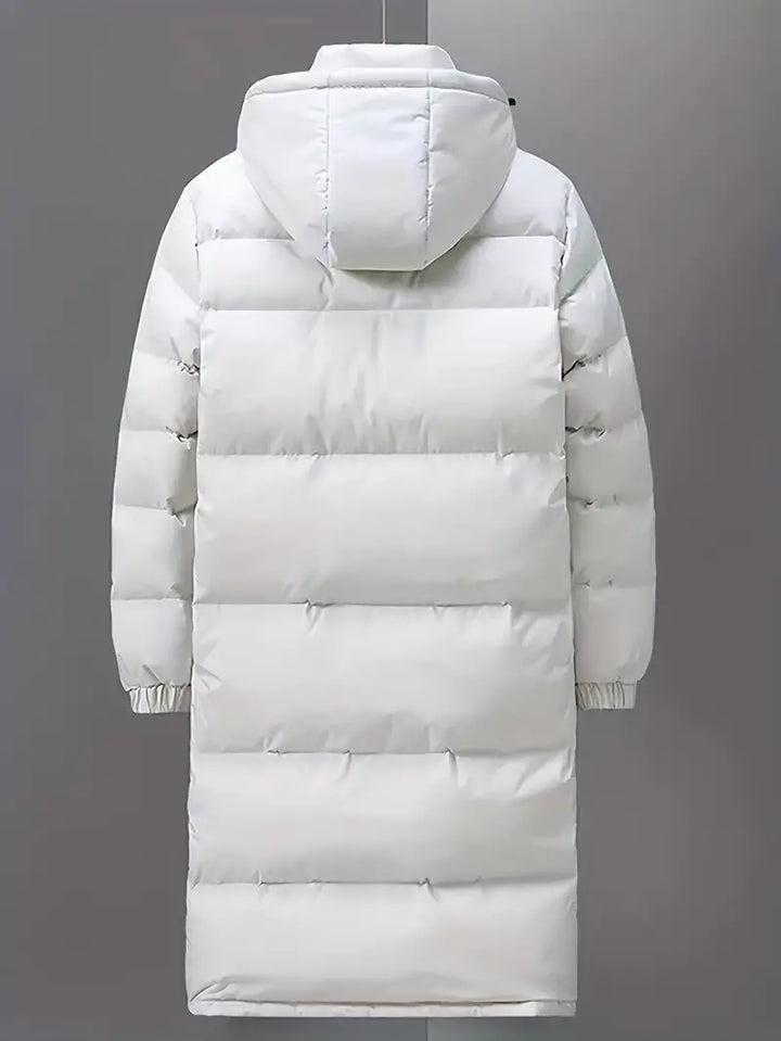 Modieuze zwarte lange dames parka pufferjas, nieuwe winterjas voor wintermode. Comfortabele en warme outerwear.