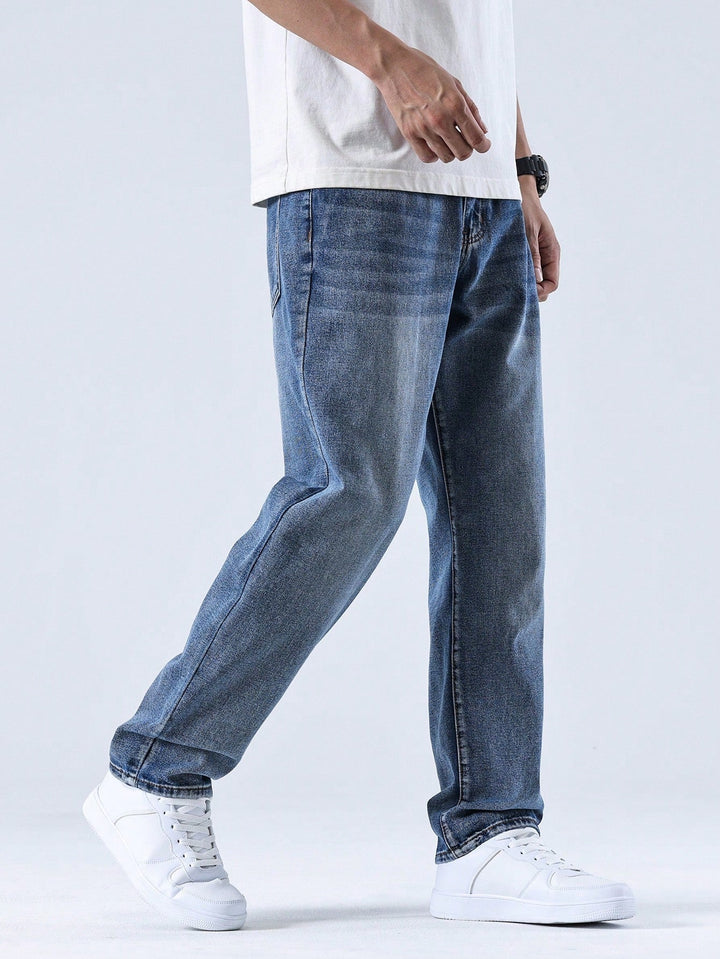 Casual herenjeans, rechte pijpen, gewassen look, perfect voor een ontspannen uitstraling.