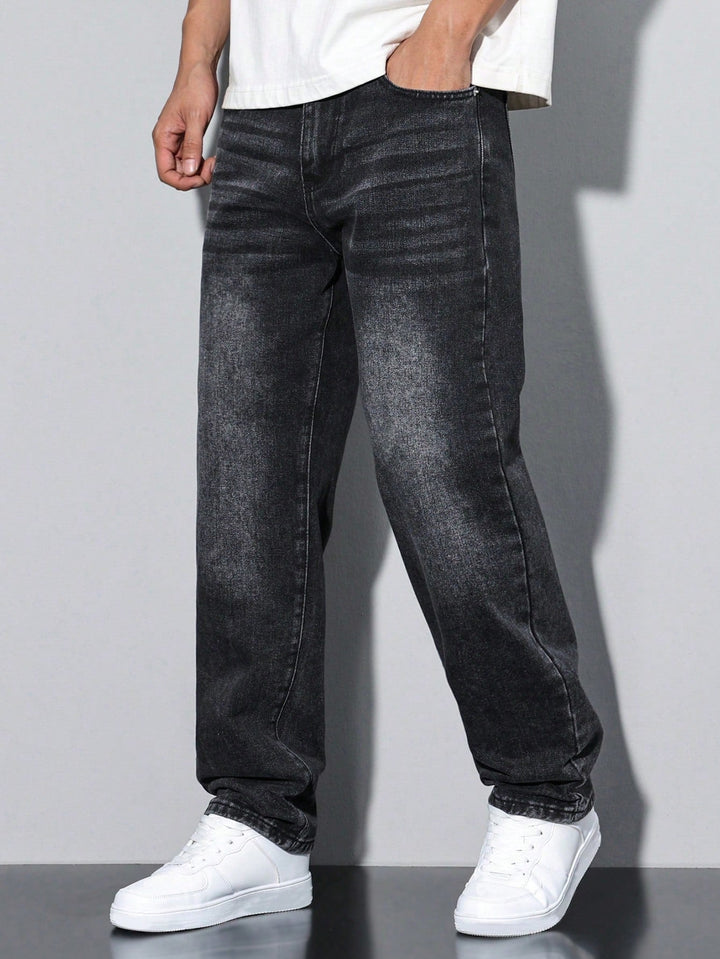 Stijlvolle herenjeans met rechte pijpen en gewassen effect, perfect voor elke outfit.