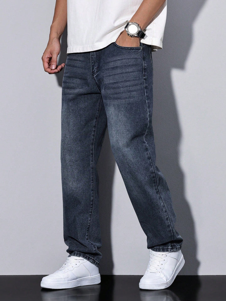 Gewassen herenjeans, rechte pijpen design, perfecte pasvorm voor moderne herenmode.
