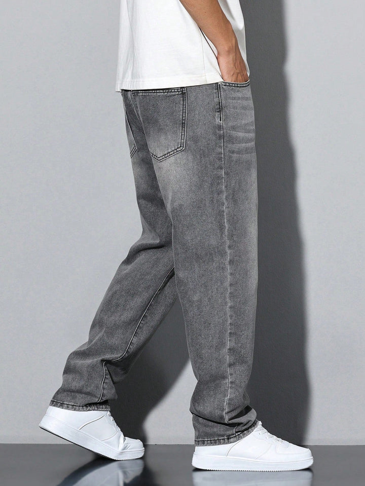 Veelzijdige herenjeans met rechte pijpen en subtiel gewassen effect, alle seizoenen.