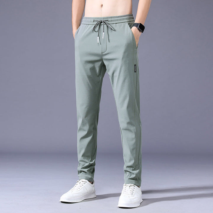 Elastische herenbroek en sportkleding met moderne pasvorm en comfort