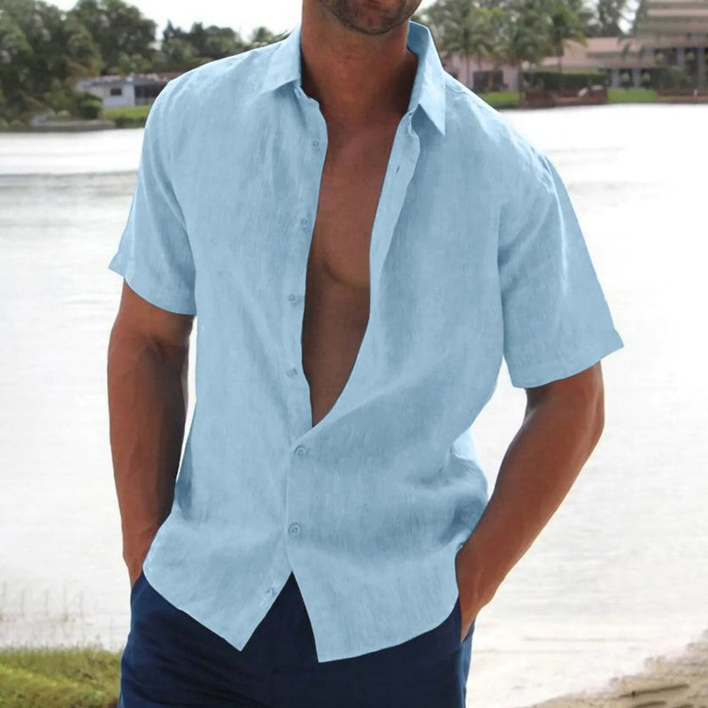 Achterzicht van het veelzijdige heren overhemd met korte mouwen, ideaal voor een comfortabele casual zomerstijl.