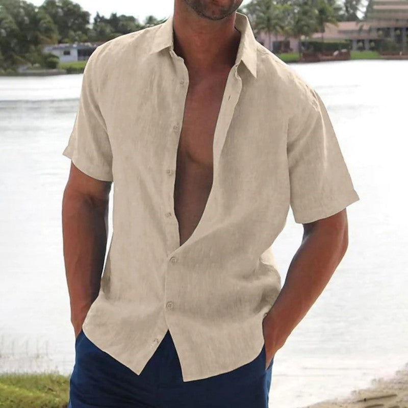 Veelzijdig heren overhemd met korte mouwen, geschikt voor diverse casual outfits. Comfortabel en stijlvol voor mode.