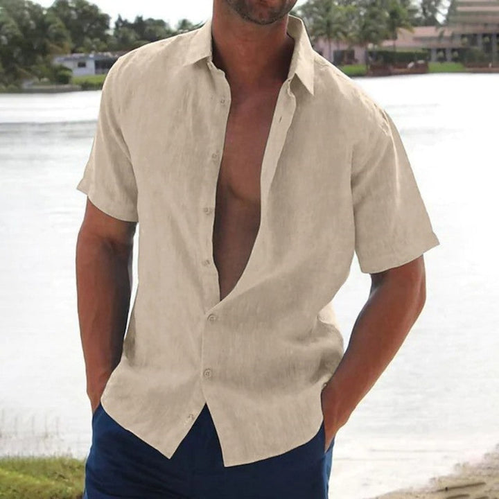 Veelzijdig heren overhemd met korte mouwen, geschikt voor diverse casual outfits. Comfortabel en stijlvol voor mode.