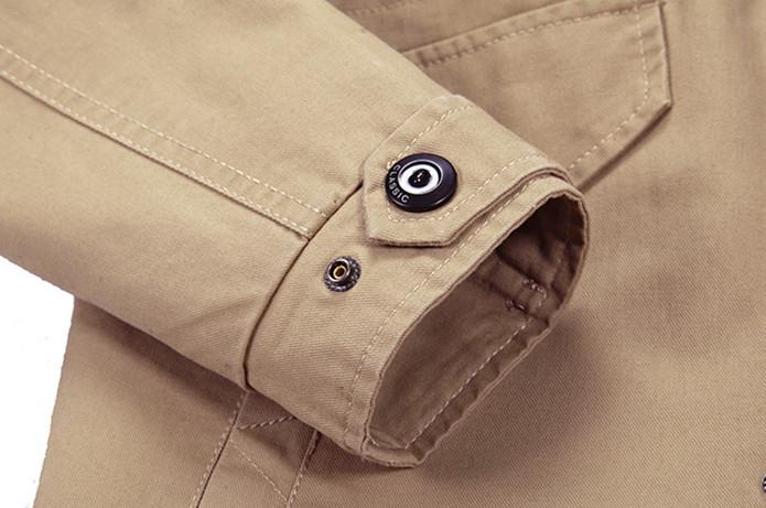 Detailopname van de warme heren winterjas en ritssluiting