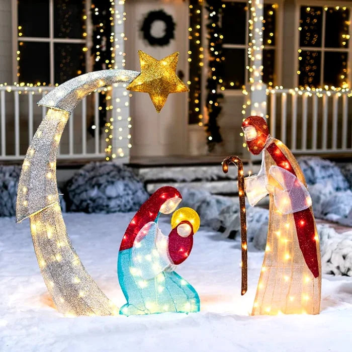 Feestelijke buiten decoratie: LED Heilige Familie tuinornament, creëert kerstsfeer op het terras.