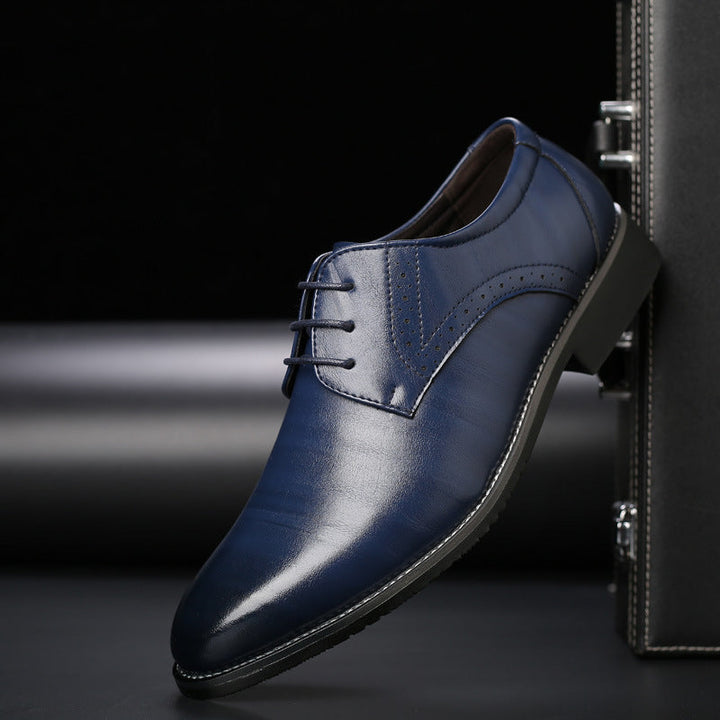 Zijaanzicht van de Lennard brogue veterschoen voor heren, toont de tijdloze stijl en robuuste zool.