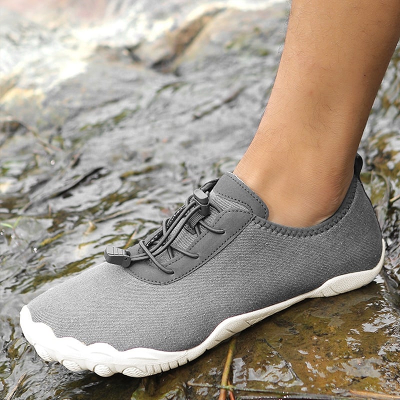 Stijlvolle Leonis dames/heren barefoot sneakers met duurzame antislipzool voor sportieve activiteiten.