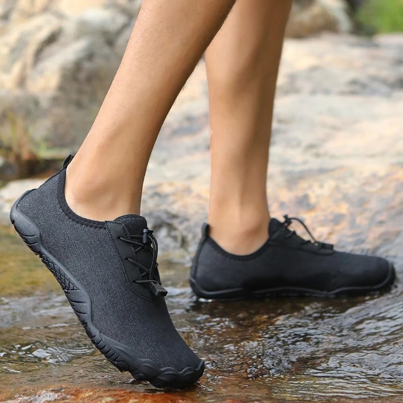 Ren, wandel en sport vrij met Leonis unisex barefoot sneakers; ultiem comfort en grip op elke ondergrond.
