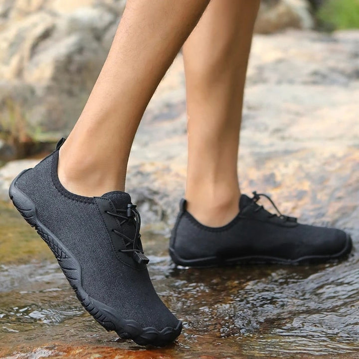 Ren, wandel en sport vrij met Leonis unisex barefoot sneakers; ultiem comfort en grip op elke ondergrond.