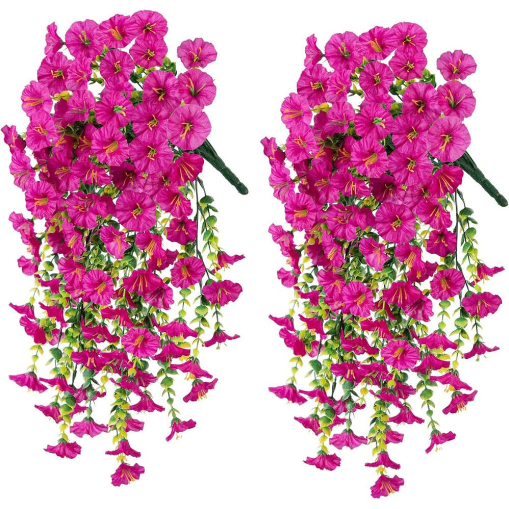Detailopname van felgekleurde kunststof ochtendglorie bloemen, ideaal als onderhoudsvrije bloemenslinger.