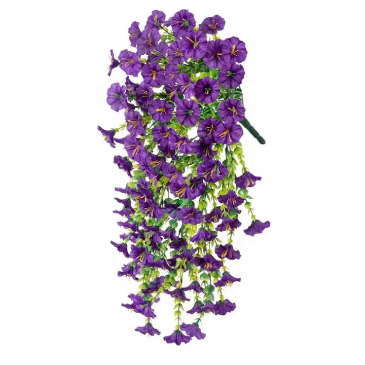 Vrolijke kunstmatige ochtendglorie hangplant met dichte bladeren en bloeiende, UV-bestendige bloemen.
