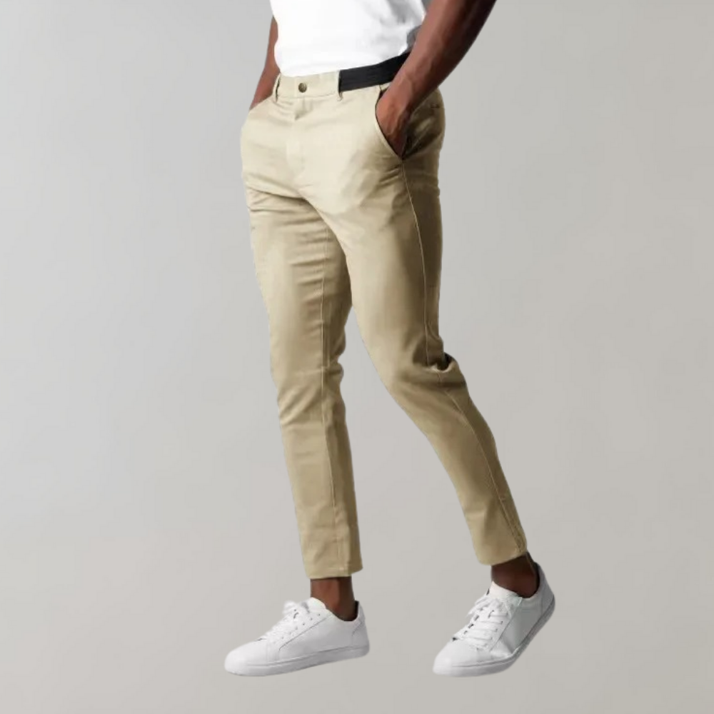 Veelzijdige Levi chino herenbroek, geschikt voor zowel casual uitjes als nette bijeenkomsten. Hoog draagcomfort.