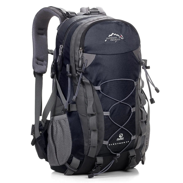 Lichtblauwe ExplorerMax 40L unisex outdoor rugzak voor trekking en wandelen, comfortabel backpack.