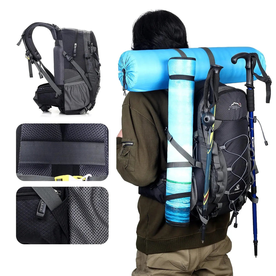 Veelzijdige ExplorerMax unisex rugzak 40L in lichtblauw voor trekking, wandelen en kamperen.