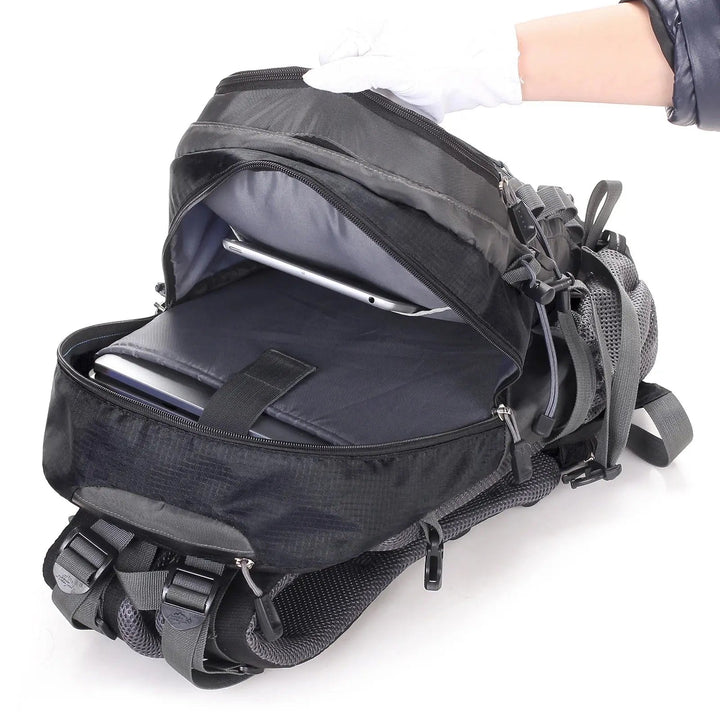 Comfortabel draagsysteem: ExplorerMax 40L outdoor rugzak (groen) voor lange trekking en wandelen.