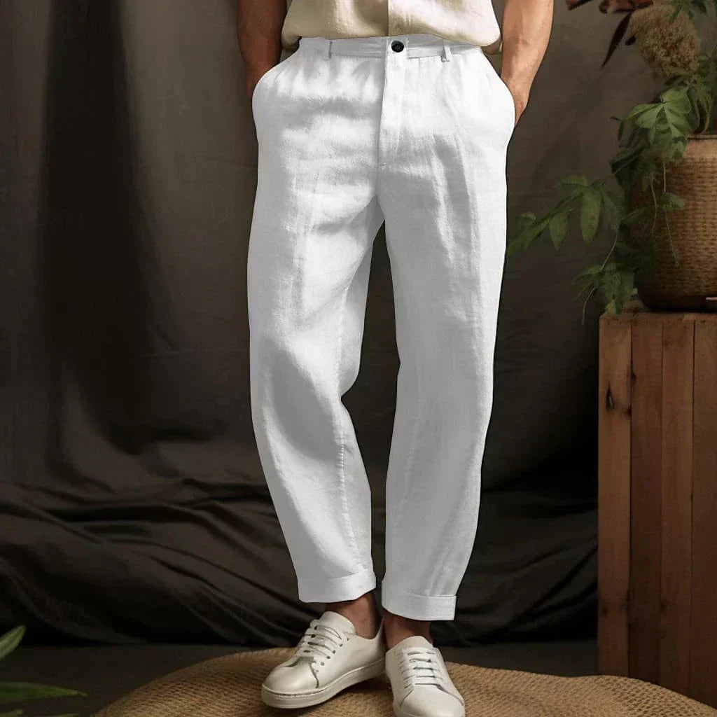Lichte heren linnen zomerbroek met rechte pasvorm, ideaal voor comfortabele, casual herenmode op vakantie.