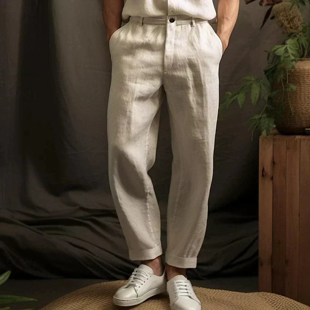 Comfortabele herenbroek met rechte pijpen. Moderne, wijde pasvorm, geschikt als vakantiebroek en casual kleding.