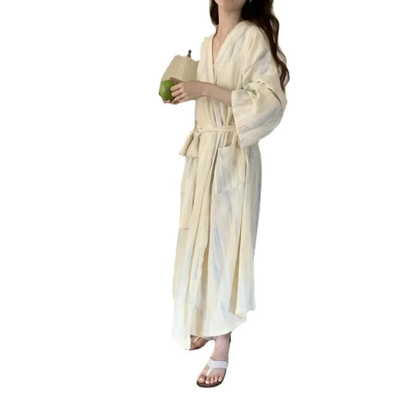 Beige zomer kimono badjas dames, lichtgewicht en comfortabel, ideaal als ochtendjas of loungewear.