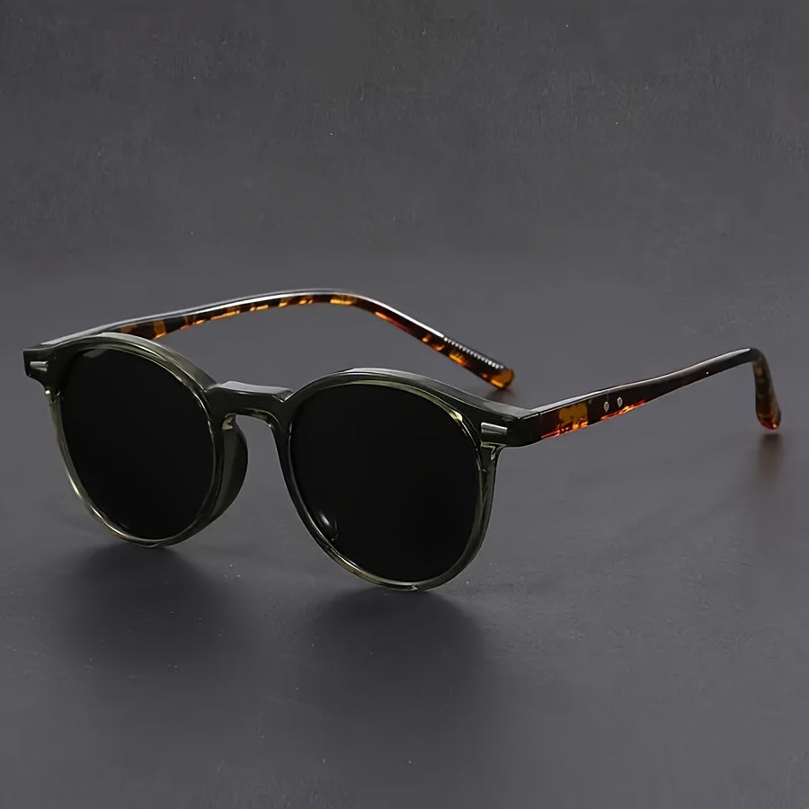 Stijlvolle heren zonnebril met een iconisch retro rond montuur, perfect voor een tijdloze look.