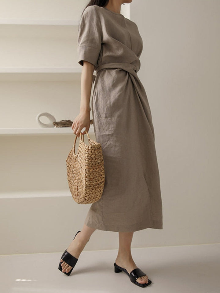 Comfortabele casual khaki strandjurk voor vrouwen; lichtgewicht stof en verstelbare taille.