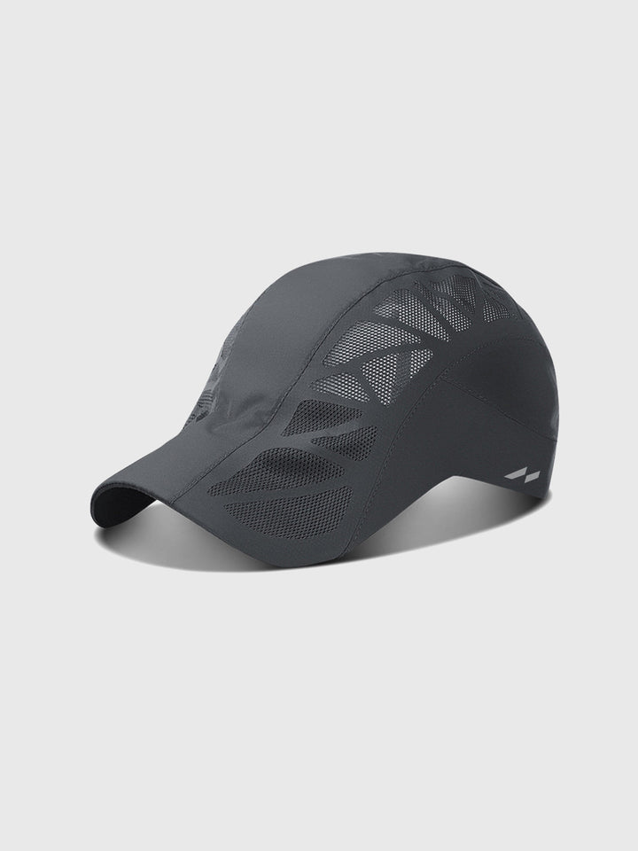 Lichtgewicht unisex AeroPeak hardloopcap met ventilatie voor optimale koeling en zonbescherming tijdens het sporten.