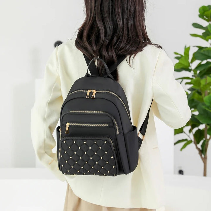 Veelzijdige khaki nylon dames rugzak, waterdicht en lichtgewicht; ideaal voor school en dagelijks gebruik.