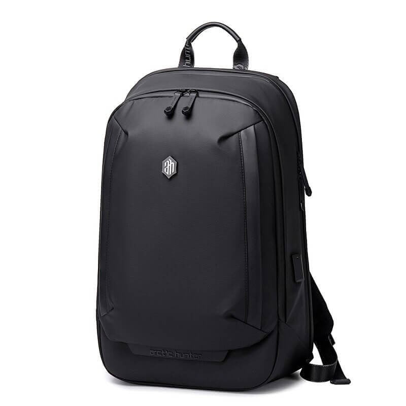 Multifunctionele reisrugzak met ruime vakken, inclusief laptopvak. Waterdicht nylon, perfect voor pendelen en dagelijks gebruik.