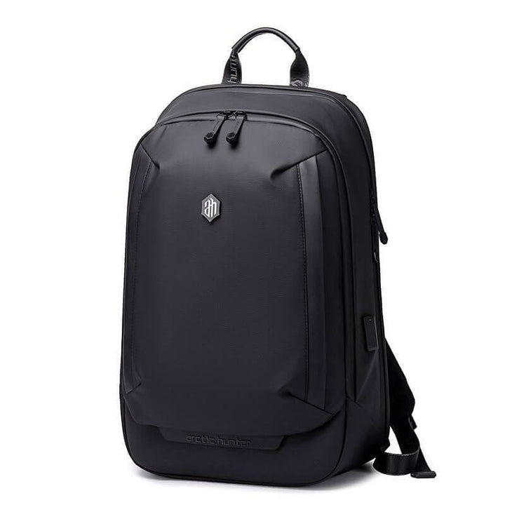 Multifunctionele reisrugzak met ruime vakken, inclusief laptopvak. Waterdicht nylon, perfect voor pendelen en dagelijks gebruik.