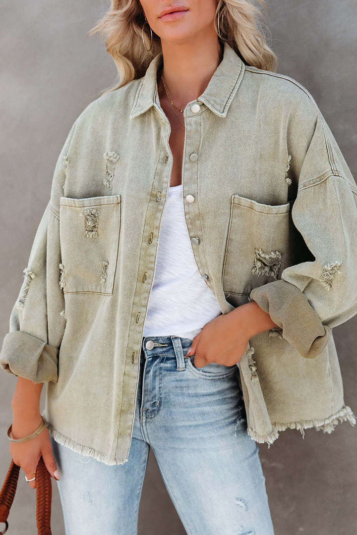 Lichtgroen oversized dames denim jack met gescheurd design, rebelse stijl. Trendy zomerkleding.