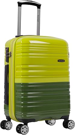 Uitgebreide lichtroze handbagage koffer, toont extra ruimte, met stevige spinnerwielen voor reizigers.
